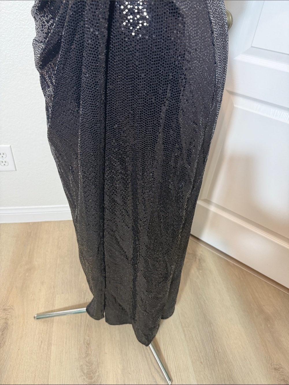 Elegant Black Sequin V-Neck Maxi Dress with Twist Detail Made in Egypt - Picture 4 of 8